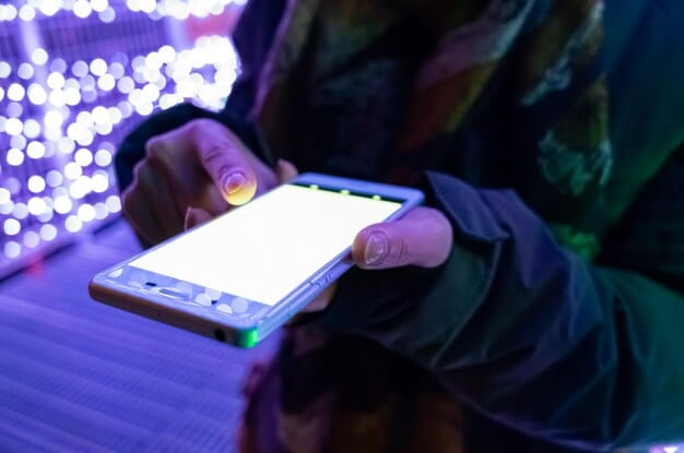 US Fintech Payment Innovations: Mobile Wallets & Contactless Payments in 2025